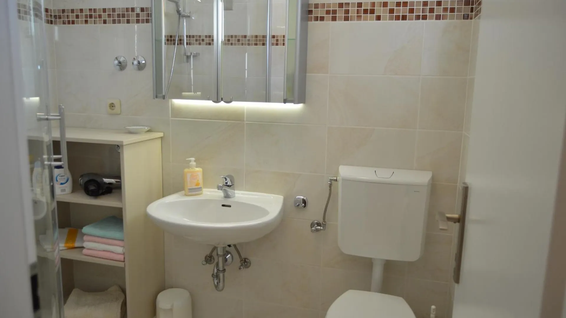 Apartmani Misic Zdrelac 0*,  Croatia